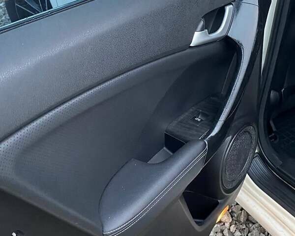 Белый Хонда Аккорд, объемом двигателя 2.4 л и пробегом 177 тыс. км за 9900 $, фото 37 на Automoto.ua