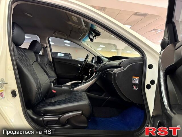 Белый Хонда Аккорд, объемом двигателя 2 л и пробегом 189 тыс. км за 9900 $, фото 7 на Automoto.ua