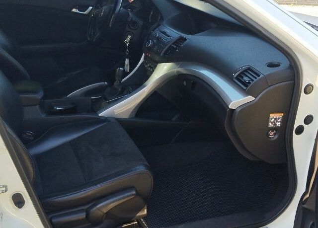 Белый Хонда Аккорд, объемом двигателя 2.4 л и пробегом 210 тыс. км за 9500 $, фото 6 на Automoto.ua