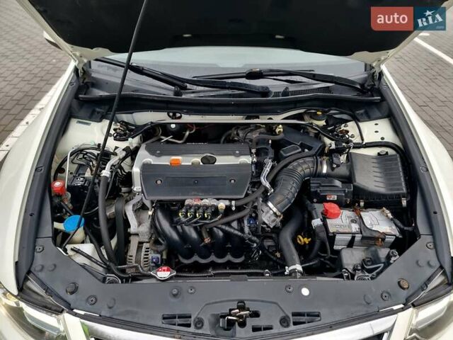 Белый Хонда Аккорд, объемом двигателя 2.35 л и пробегом 227 тыс. км за 10950 $, фото 44 на Automoto.ua