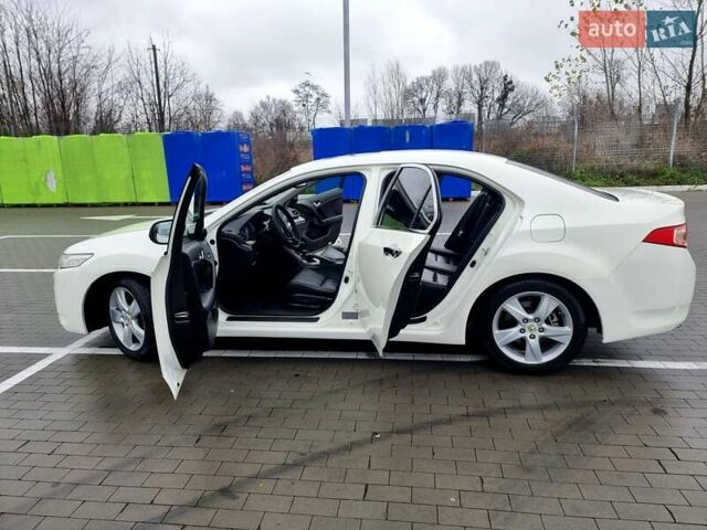 Белый Хонда Аккорд, объемом двигателя 2.35 л и пробегом 227 тыс. км за 10950 $, фото 8 на Automoto.ua