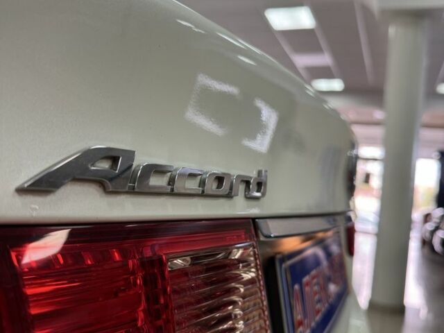 Белый Хонда Аккорд, объемом двигателя 2 л и пробегом 189 тыс. км за 9900 $, фото 2 на Automoto.ua