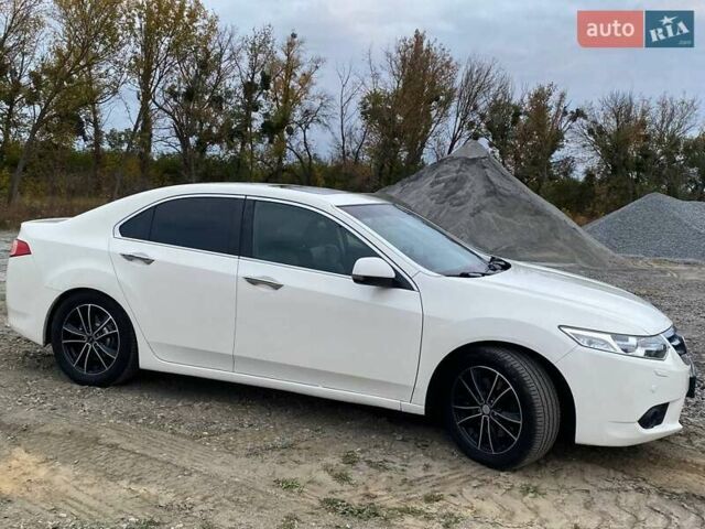 Белый Хонда Аккорд, объемом двигателя 2.4 л и пробегом 177 тыс. км за 9900 $, фото 7 на Automoto.ua