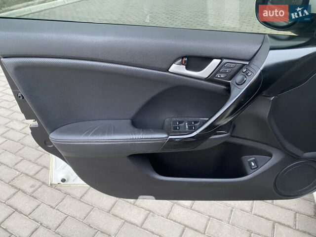 Білий Хонда Аккорд, об'ємом двигуна 2.35 л та пробігом 179 тис. км за 10500 $, фото 26 на Automoto.ua