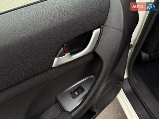 Белый Хонда Аккорд, объемом двигателя 2.2 л и пробегом 170 тыс. км за 10900 $, фото 26 на Automoto.ua