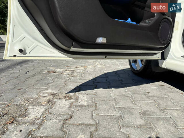 Белый Хонда Аккорд, объемом двигателя 2.35 л и пробегом 170 тыс. км за 13000 $, фото 17 на Automoto.ua