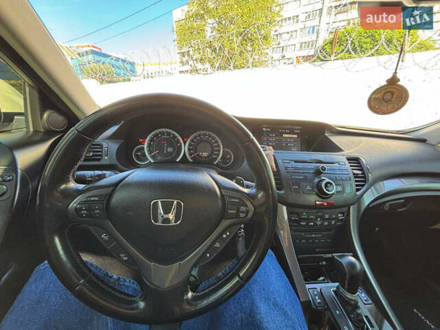 Белый Хонда Аккорд, объемом двигателя 2.35 л и пробегом 170 тыс. км за 13000 $, фото 43 на Automoto.ua