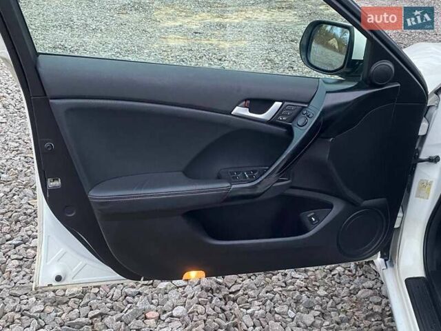 Белый Хонда Аккорд, объемом двигателя 2.4 л и пробегом 177 тыс. км за 9900 $, фото 28 на Automoto.ua