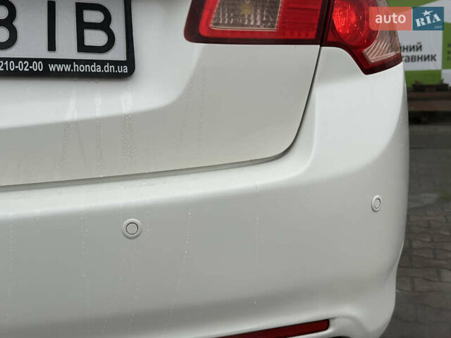 Белый Хонда Аккорд, объемом двигателя 2.4 л и пробегом 227 тыс. км за 9999 $, фото 14 на Automoto.ua