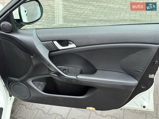 Белый Хонда Аккорд, объемом двигателя 2.4 л и пробегом 227 тыс. км за 9999 $, фото 49 на Automoto.ua