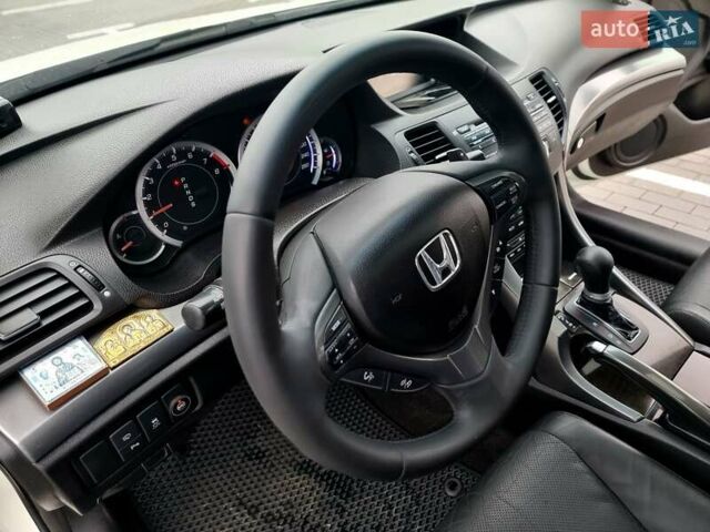 Белый Хонда Аккорд, объемом двигателя 2.35 л и пробегом 227 тыс. км за 10950 $, фото 26 на Automoto.ua