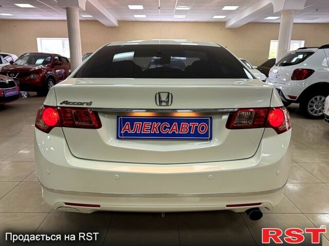 Белый Хонда Аккорд, объемом двигателя 2 л и пробегом 189 тыс. км за 9900 $, фото 3 на Automoto.ua