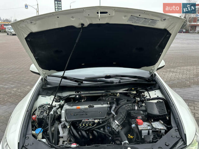 Белый Хонда Аккорд, объемом двигателя 2.4 л и пробегом 227 тыс. км за 9999 $, фото 56 на Automoto.ua