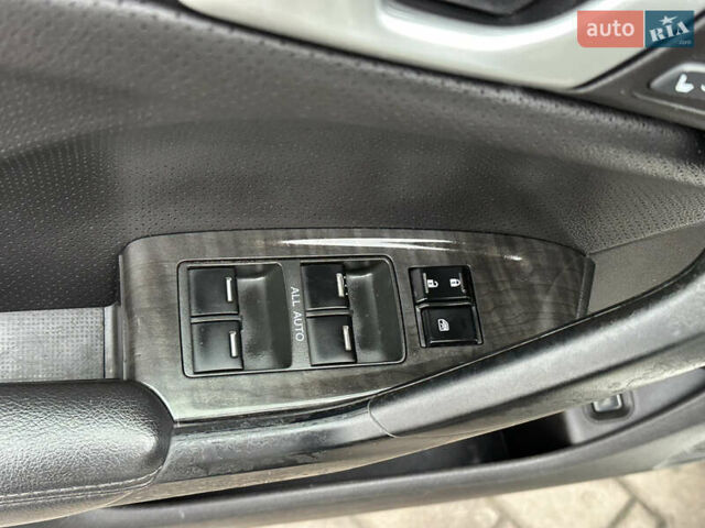 Белый Хонда Аккорд, объемом двигателя 2.4 л и пробегом 227 тыс. км за 9999 $, фото 24 на Automoto.ua