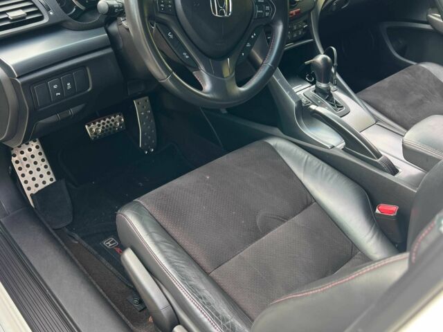 Белый Хонда Аккорд, объемом двигателя 2.4 л и пробегом 160 тыс. км за 11500 $, фото 18 на Automoto.ua