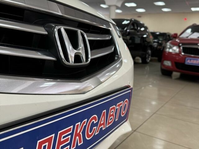 Белый Хонда Аккорд, объемом двигателя 2 л и пробегом 189 тыс. км за 9900 $, фото 6 на Automoto.ua