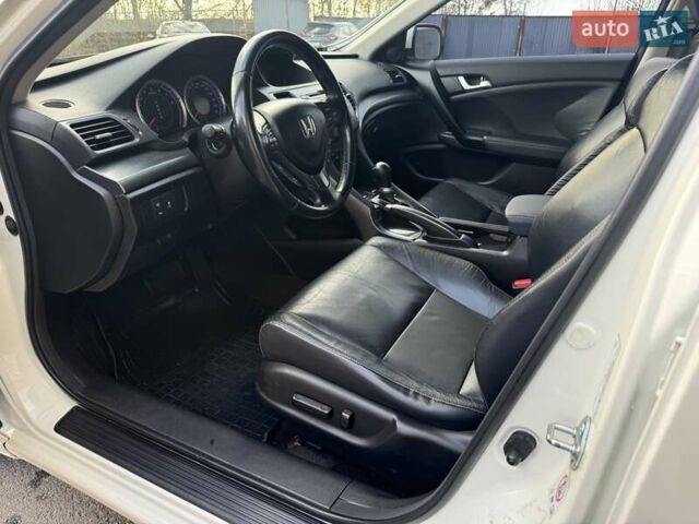 Белый Хонда Аккорд, объемом двигателя 2.35 л и пробегом 195 тыс. км за 10800 $, фото 39 на Automoto.ua