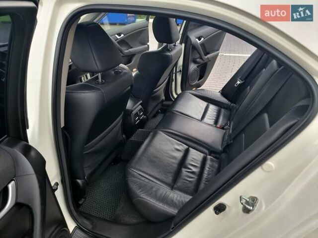 Белый Хонда Аккорд, объемом двигателя 2.35 л и пробегом 227 тыс. км за 10950 $, фото 37 на Automoto.ua