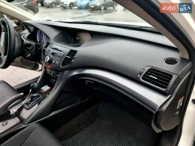 Белый Хонда Аккорд, объемом двигателя 2.35 л и пробегом 227 тыс. км за 10950 $, фото 40 на Automoto.ua