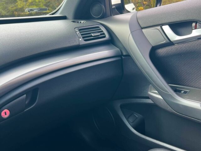 Белый Хонда Аккорд, объемом двигателя 2.4 л и пробегом 160 тыс. км за 11500 $, фото 7 на Automoto.ua