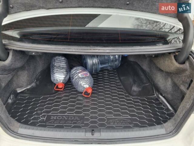 Білий Хонда Аккорд, об'ємом двигуна 2.4 л та пробігом 164 тис. км за 10950 $, фото 15 на Automoto.ua