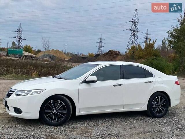 Белый Хонда Аккорд, объемом двигателя 2.4 л и пробегом 177 тыс. км за 9900 $, фото 15 на Automoto.ua