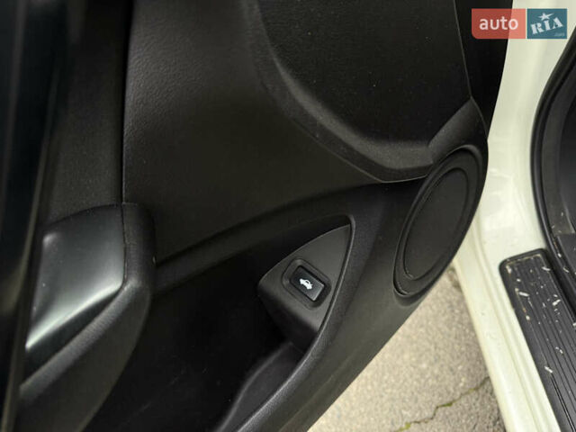 Белый Хонда Аккорд, объемом двигателя 2.2 л и пробегом 170 тыс. км за 10900 $, фото 16 на Automoto.ua