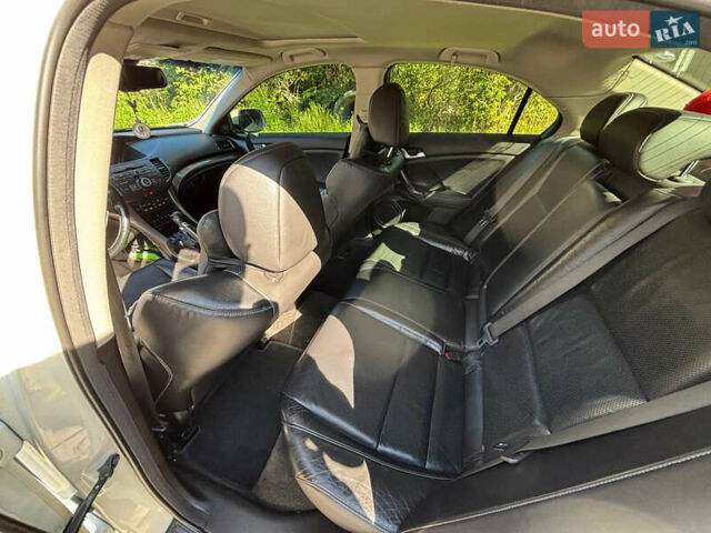 Белый Хонда Аккорд, объемом двигателя 2.35 л и пробегом 170 тыс. км за 13000 $, фото 26 на Automoto.ua
