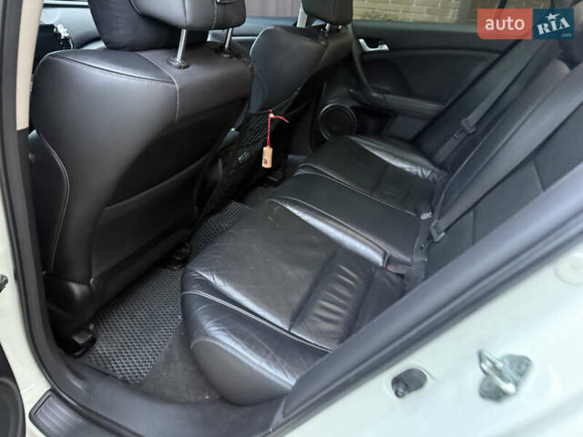 Белый Хонда Аккорд, объемом двигателя 2 л и пробегом 123 тыс. км за 11999 $, фото 27 на Automoto.ua