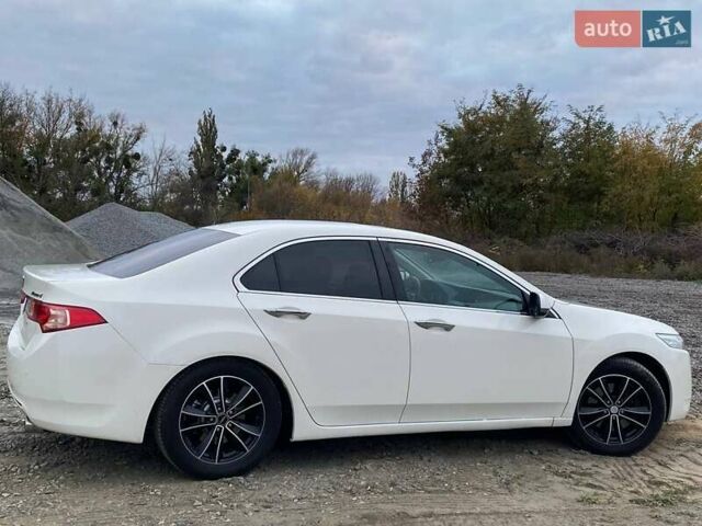 Белый Хонда Аккорд, объемом двигателя 2.4 л и пробегом 177 тыс. км за 9900 $, фото 1 на Automoto.ua