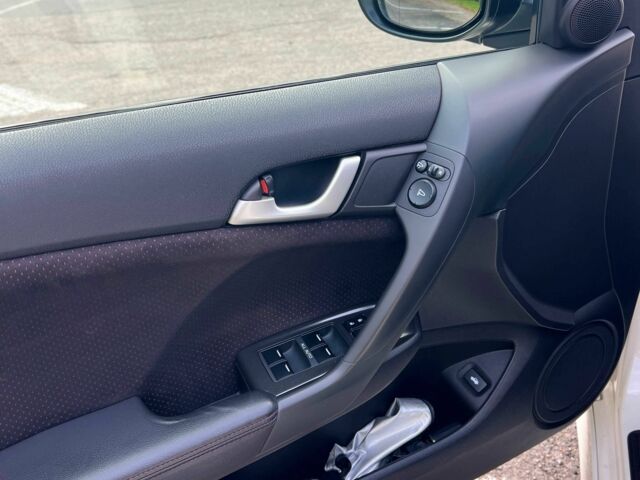 Белый Хонда Аккорд, объемом двигателя 2.4 л и пробегом 160 тыс. км за 11500 $, фото 19 на Automoto.ua