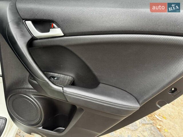 Білий Хонда Аккорд, об'ємом двигуна 2.4 л та пробігом 169 тис. км за 11350 $, фото 41 на Automoto.ua