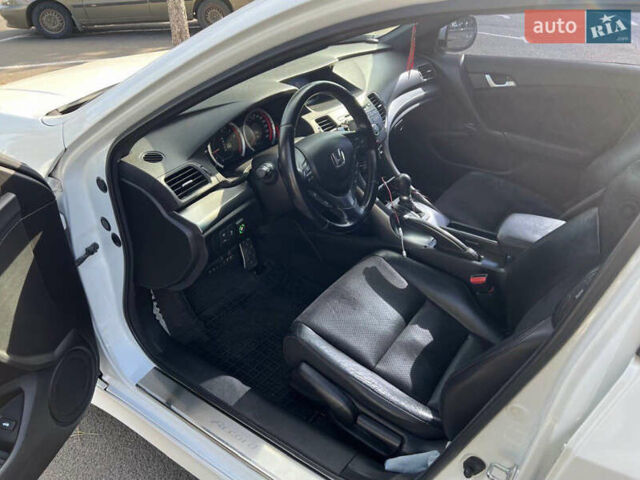 Белый Хонда Аккорд, объемом двигателя 2.4 л и пробегом 230 тыс. км за 10977 $, фото 5 на Automoto.ua