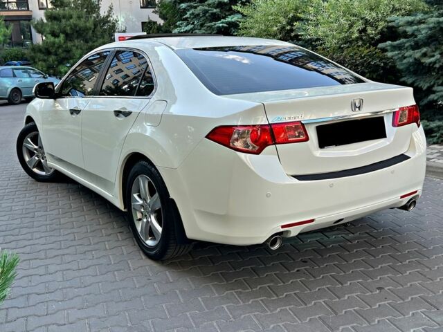 Білий Хонда Аккорд, об'ємом двигуна 2.4 л та пробігом 167 тис. км за 11950 $, фото 1 на Automoto.ua
