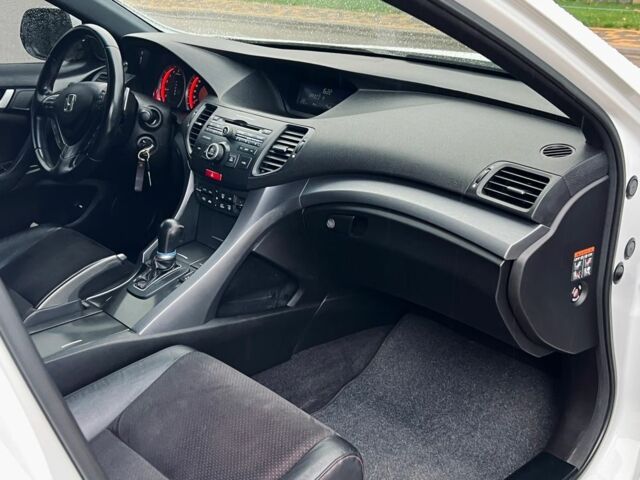 Хонда Аккорд 2012 в Киеве на Automoto.ua Белый Хонда Аккорд, объемом двигателя 2.4 л и пробегом 184 тыс. км за 12450 $, фото 19 на Automoto.ua