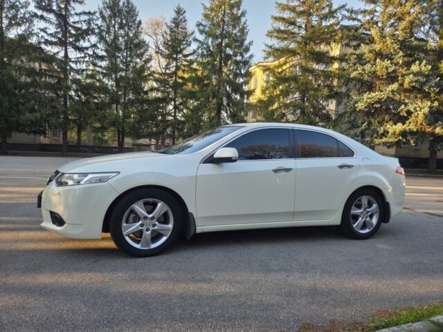 Белый Хонда Аккорд, объемом двигателя 2.4 л и пробегом 142 тыс. км за 12399 $, фото 4 на Automoto.ua