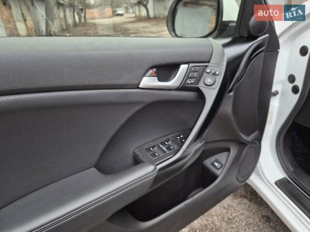 Белый Хонда Аккорд, объемом двигателя 2 л и пробегом 199 тыс. км за 10950 $, фото 13 на Automoto.ua