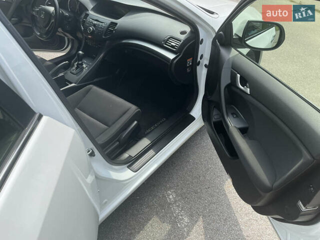 Белый Хонда Аккорд, объемом двигателя 2 л и пробегом 116 тыс. км за 13100 $, фото 6 на Automoto.ua