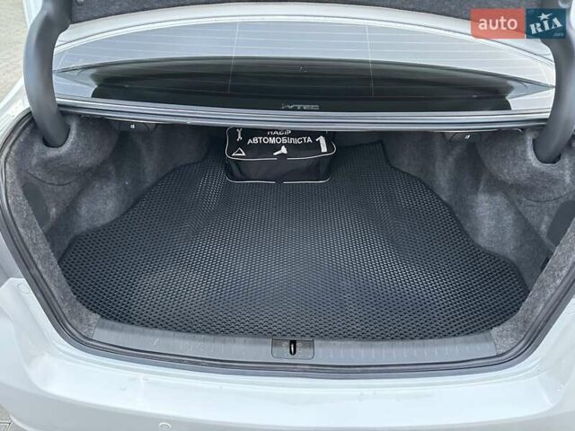 Белый Хонда Аккорд, объемом двигателя 2.4 л и пробегом 180 тыс. км за 12500 $, фото 21 на Automoto.ua