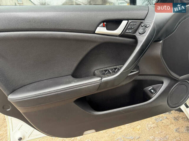 Білий Хонда Аккорд, об'ємом двигуна 2.4 л та пробігом 169 тис. км за 11350 $, фото 24 на Automoto.ua