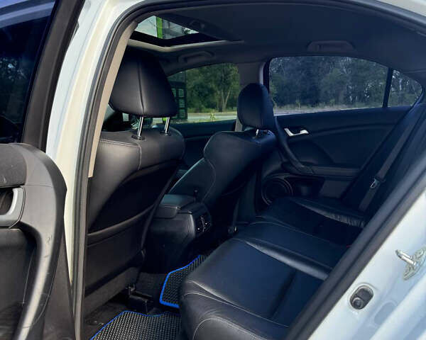 Белый Хонда Аккорд, объемом двигателя 2 л и пробегом 113 тыс. км за 12300 $, фото 3 на Automoto.ua