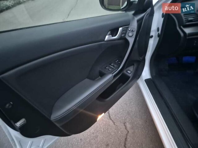 Белый Хонда Аккорд, объемом двигателя 2 л и пробегом 199 тыс. км за 10950 $, фото 10 на Automoto.ua