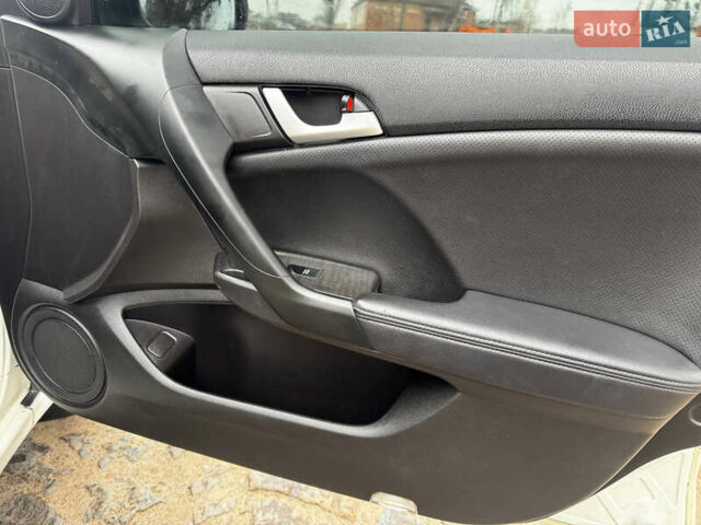 Білий Хонда Аккорд, об'ємом двигуна 2.4 л та пробігом 169 тис. км за 11350 $, фото 45 на Automoto.ua