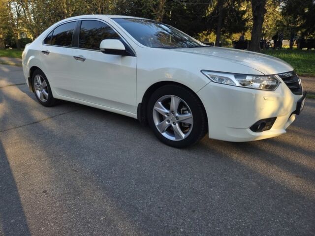 Белый Хонда Аккорд, объемом двигателя 2.4 л и пробегом 137 тыс. км за 12199 $, фото 5 на Automoto.ua