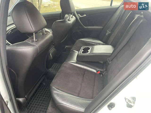 Белый Хонда Аккорд, объемом двигателя 2.35 л и пробегом 240 тыс. км за 13000 $, фото 9 на Automoto.ua