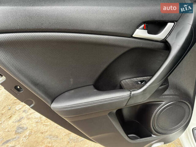 Білий Хонда Аккорд, об'ємом двигуна 2.4 л та пробігом 169 тис. км за 11350 $, фото 36 на Automoto.ua