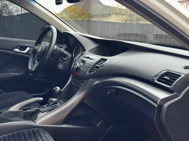 Белый Хонда Аккорд, объемом двигателя 2.4 л и пробегом 169 тыс. км за 10999 $, фото 7 на Automoto.ua