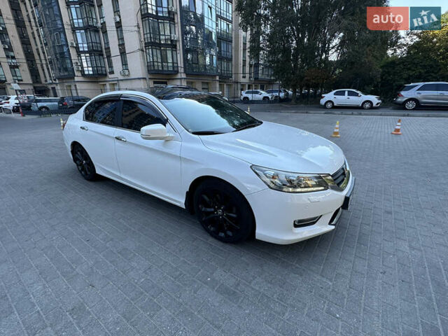 Белый Хонда Аккорд, объемом двигателя 2.4 л и пробегом 175 тыс. км за 13500 $, фото 1 на Automoto.ua