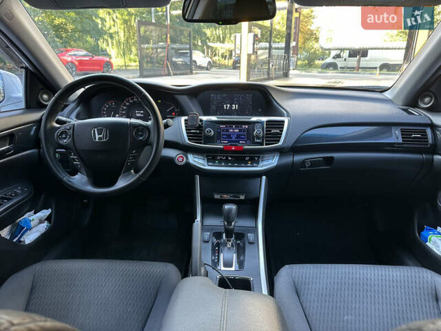 Белый Хонда Аккорд, объемом двигателя 2.4 л и пробегом 175 тыс. км за 13500 $, фото 18 на Automoto.ua