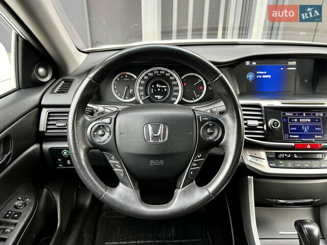 Белый Хонда Аккорд, объемом двигателя 2.4 л и пробегом 185 тыс. км за 12900 $, фото 29 на Automoto.ua